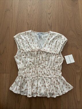 Ellen Tracy Women’s Floral Ruffled Peplum Top - Cream. Small. NWT.